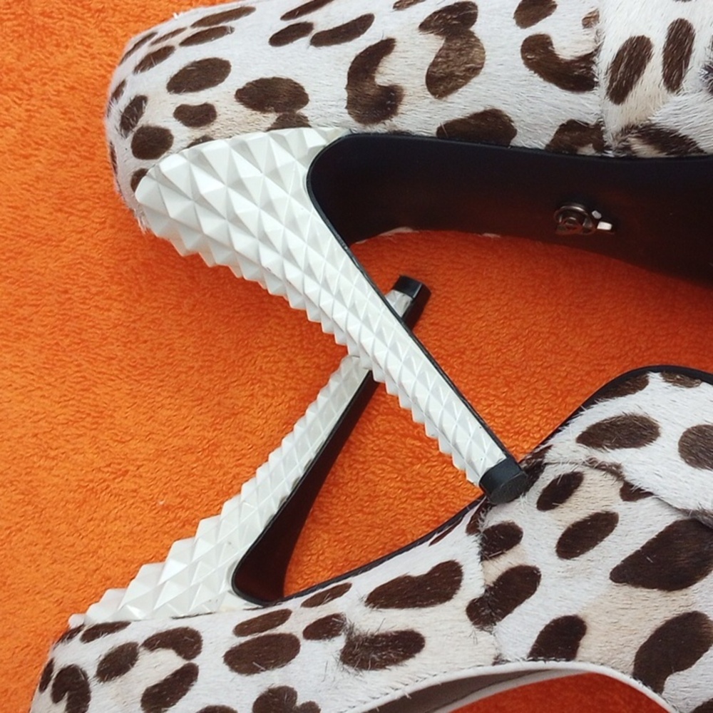 Rachel Roy Leopard High heel 5 inch pumps - Picture 2 of 9